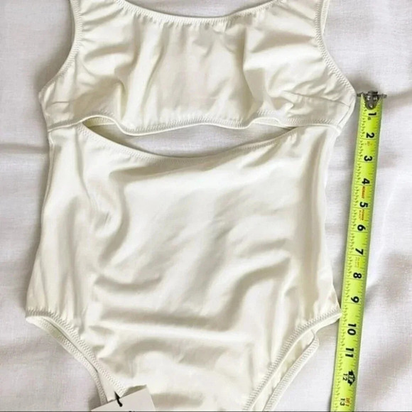NWT SOLID&STRIPED THE NATASHA Cut Out One Piece Swimsuit Cream Size L - Picture 9 of 16